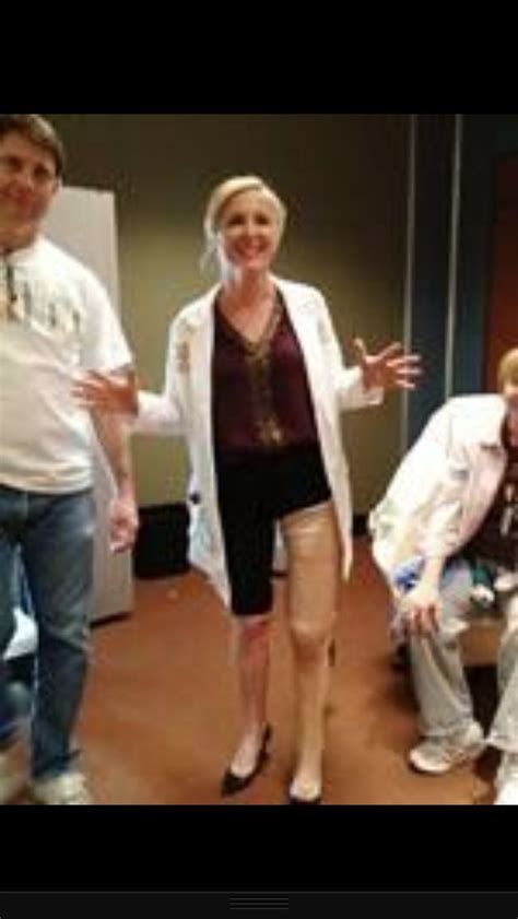 does jessica capshaw have both legs|Arizonas prosthetic leg was built from a cast of Jessica。